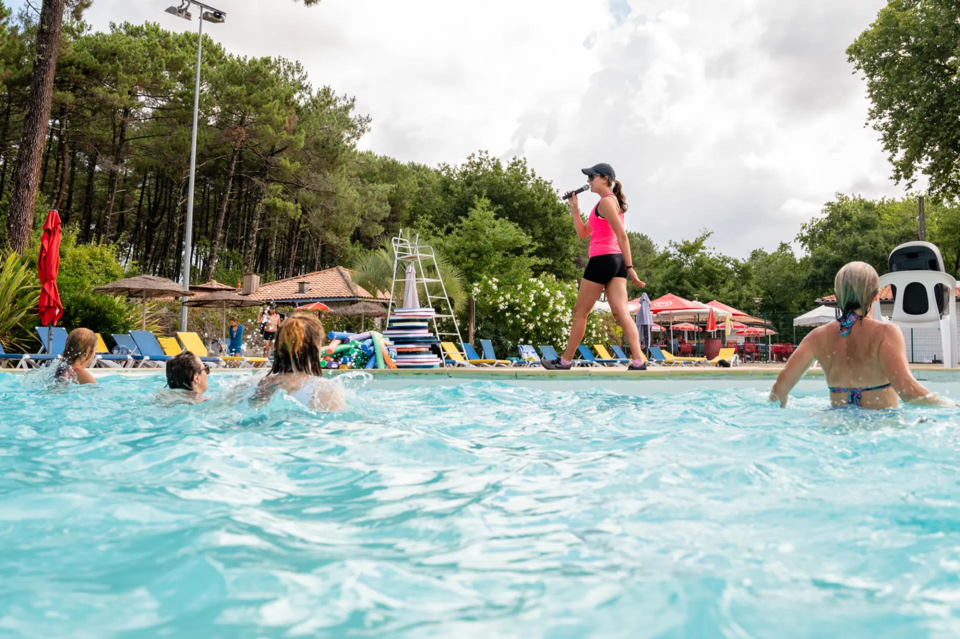 Cours d'aquagym au camping Le Tatiou