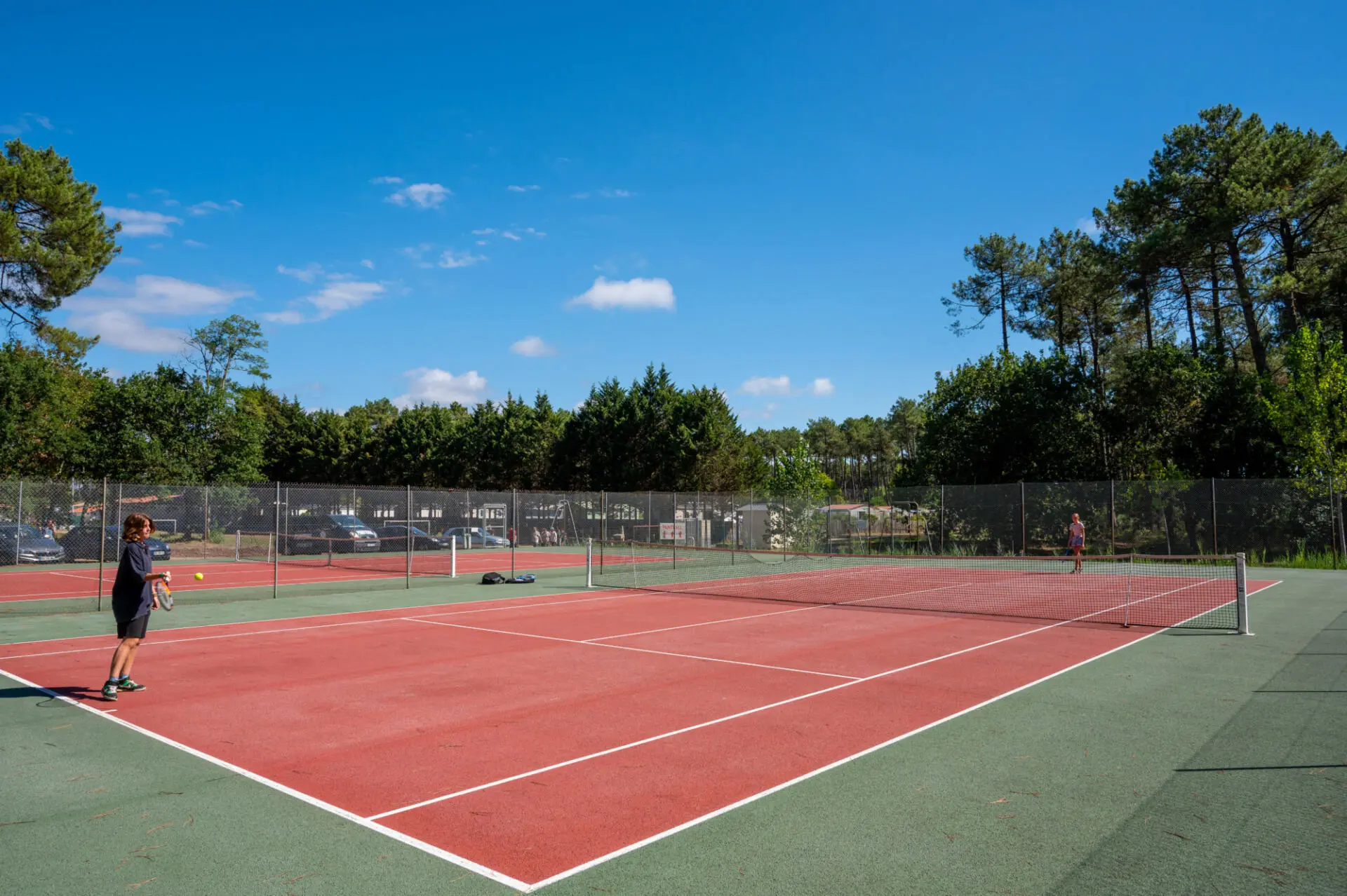 Terrains de tennis au camping Le Tatiou