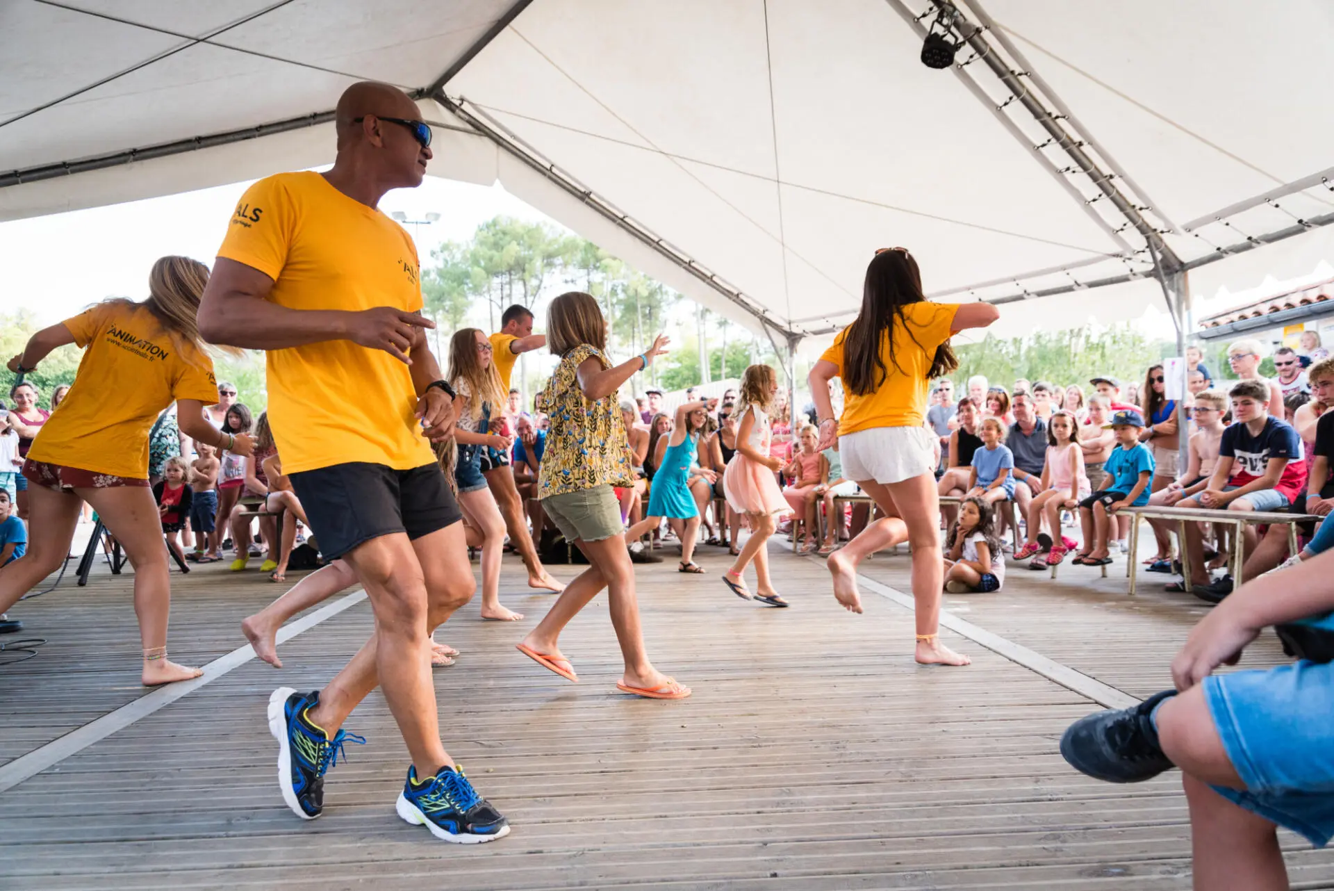 Animation danse au camping Le Tatiou